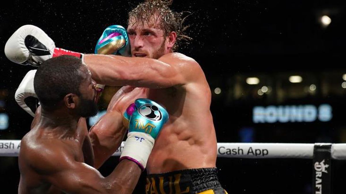 Mayweather rezil oldu! Dünyanın en çok kazanan boksörü, ringde YouTuber'a diş geçiremedi