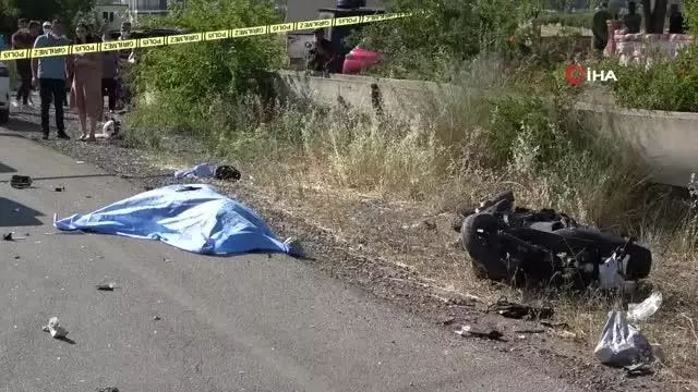 Otomobil ile motosiklet çarpıştı: 1 ölü, 1 ağır yaralı Otomobil ile motosiklet çarpıştı: 1 ölü, 1 ağır yaralı