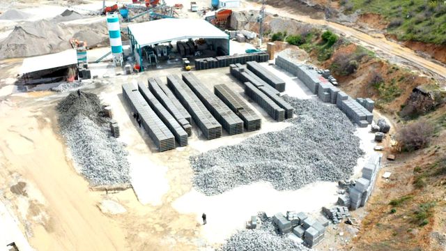 Pütürge'de kilit taşı üretim tesisi açıldı Pütürge'de kilit taşı üretim tesisi açıldı