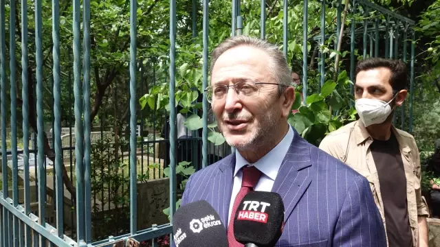 Şair ve yazar Cahit Zarifoğlu kabri başında anıldı