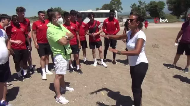 Tanju Çolak'tan Caretta Carettalara destek Tanju Çolak'tan Caretta Carettalara destek