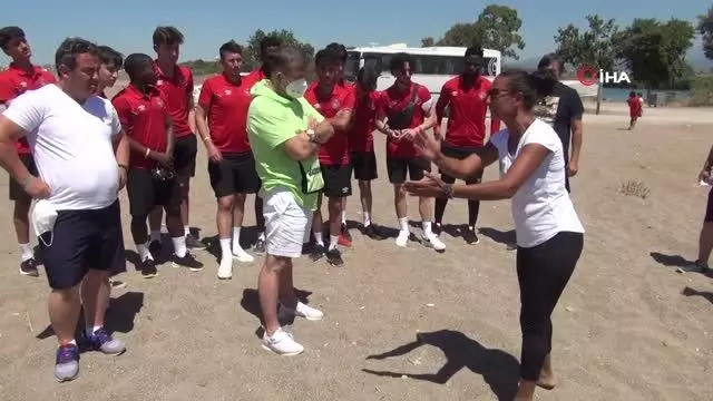 Tanju Çolak'tan Caretta Carettalara destek Tanju Çolak'tan Caretta Carettalara destek