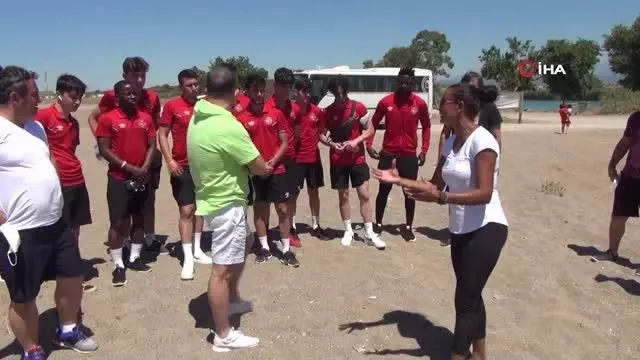 Tanju Çolak'tan Caretta Carettalara destek Tanju Çolak'tan Caretta Carettalara destek