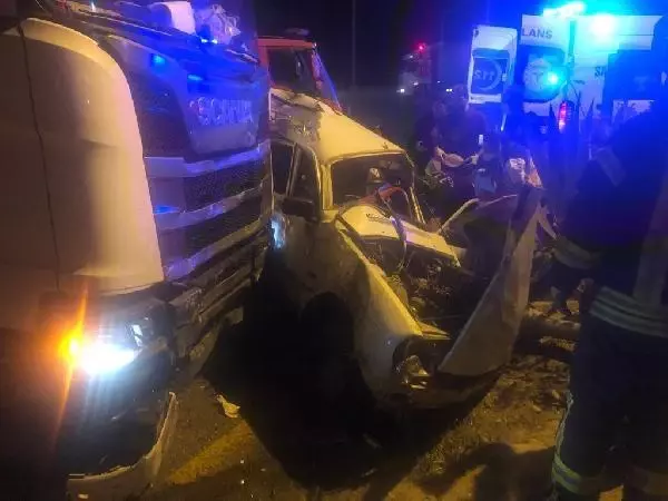 TIR İLE OTOMOBİL ÇARPIŞTI, O ANLAR ARAÇ KAMERASINDA: 1'İ AĞIR, 2 YARALI TIR İLE OTOMOBİL ÇARPIŞTI, O ANLAR ARAÇ KAMERASINDA: 1'İ AĞIR, 2 YARALI