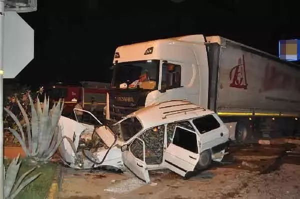 TIR İLE OTOMOBİL ÇARPIŞTI, O ANLAR ARAÇ KAMERASINDA: 1'İ AĞIR, 2 YARALI TIR İLE OTOMOBİL ÇARPIŞTI, O ANLAR ARAÇ KAMERASINDA: 1'İ AĞIR, 2 YARALI
