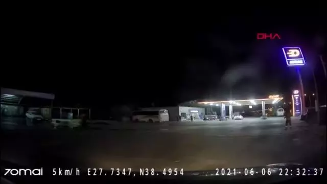 TIR İLE OTOMOBİL ÇARPIŞTI, O ANLAR ARAÇ KAMERASINDA: 1'İ AĞIR, 2 YARALI TIR İLE OTOMOBİL ÇARPIŞTI, O ANLAR ARAÇ KAMERASINDA: 1'İ AĞIR, 2 YARALI