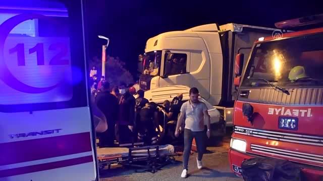 Tırla otomobilin çarpıştığı kazda 2 kişi yaralandı