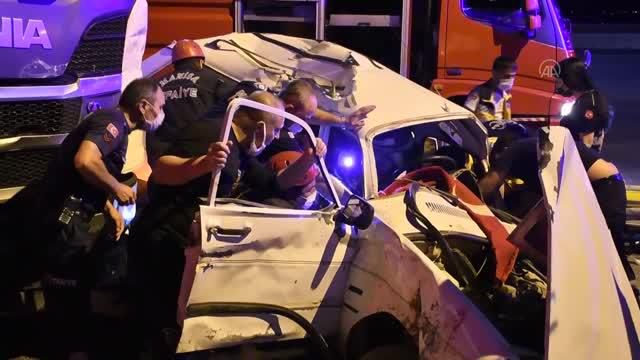 Tırla otomobilin çarpıştığı kazda 2 kişi yaralandı