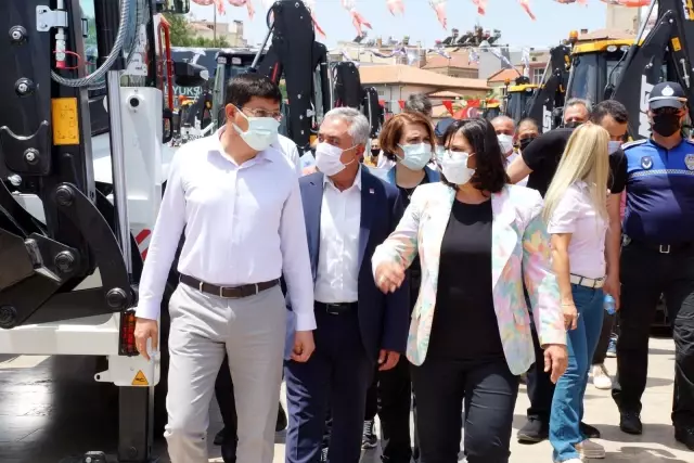 22 milyonluk yeni iş makineleri, Aydınlıların hizmetine sunuldu