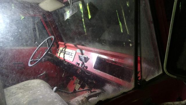 42 yıl önce garaja konulan kamyonet bir kere bile dışarı çıkartılmadı
