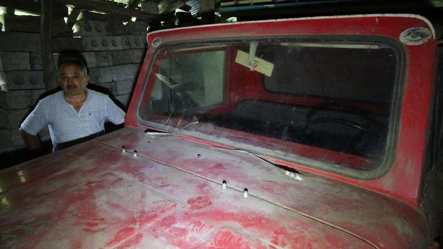 42 yıl önce garaja konulan kamyonet bir kere bile dışarı çıkartılmadı
