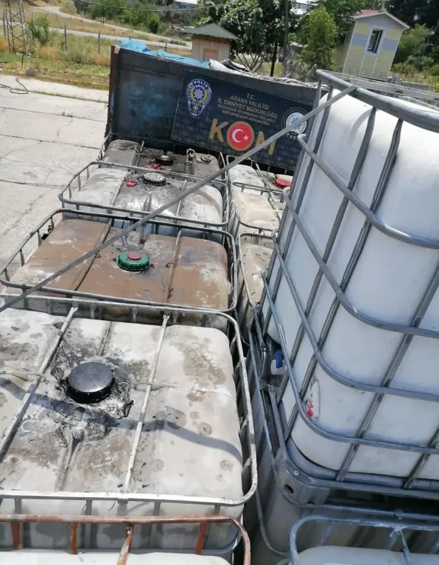 Adana'da kaçak 4 milyon 940 bin makaron ve 10 bin 500 litre akaryakıt yakalandı Adana'da kaçak 4 milyon 940 bin makaron ve 10 bin 500 litre akaryakıt yakalandı