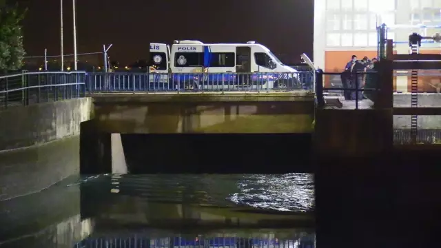 Adana'da sulama kanalına düşen 7 yaşındaki çocuk hayatını kaybetti Adana'da sulama kanalına düşen 7 yaşındaki çocuk hayatını kaybetti