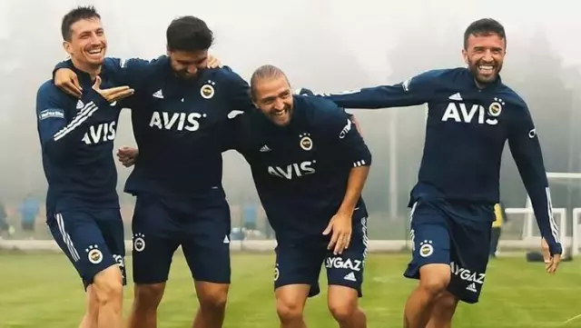 Ali Koç'tan büyük kıyım! Takımın papazları başta olmak üzere çaycısından çimcisine kadar herkes yolcu Ali Koç'tan büyük kıyım! Takımın papazları başta olmak üzere çaycısından çimcisine kadar herkes yolcu