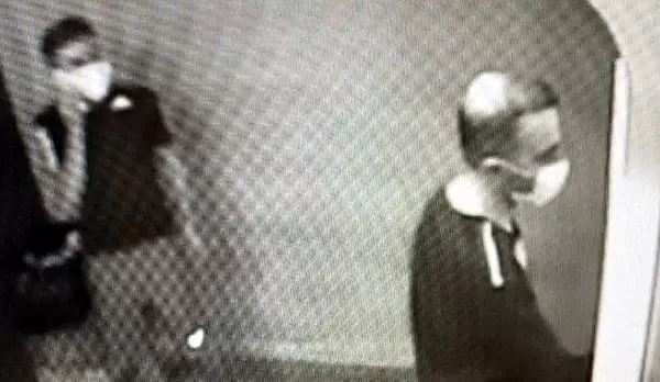 ATM'deki açığı fark eden 4 kişi, 625 bin liralık vurgun yaptı ATM'deki açığı fark eden 4 kişi, 625 bin liralık vurgun yaptı