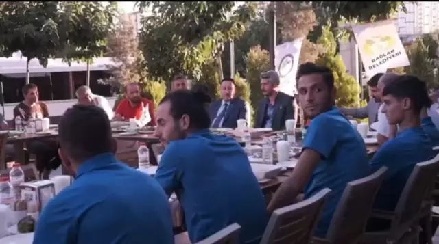 Bağlar Belediye Başkanı Beyoğlu, Bağlar Belediyesporlu yönetici, teknik heyet ve futbolcularla bir araya geldi