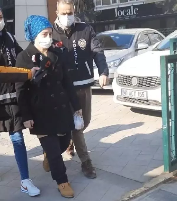 Genç kadının banyoda doğurduğu bebeğini 9 bıçak darbesiyle öldürdüğü ortaya çıktı Genç kadının banyoda doğurduğu bebeğini 9 bıçak darbesiyle öldürdüğü ortaya çıktı