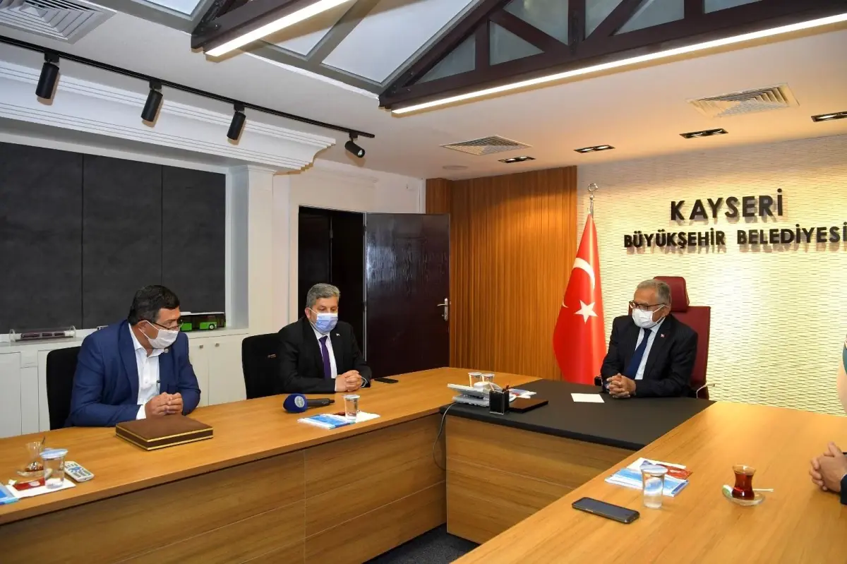 Başkan Büyükkılıç'a Ziraat Odalarından teşekkür plaketi