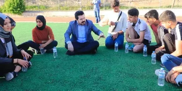 AĞRI BAŞKAN SAYAN: KÜRT GENÇLERİ BEYAZ KEFENLE MEZARA GİRMESİN, BEYAZ ÖNLÜKLE DOKTOR OLSUN