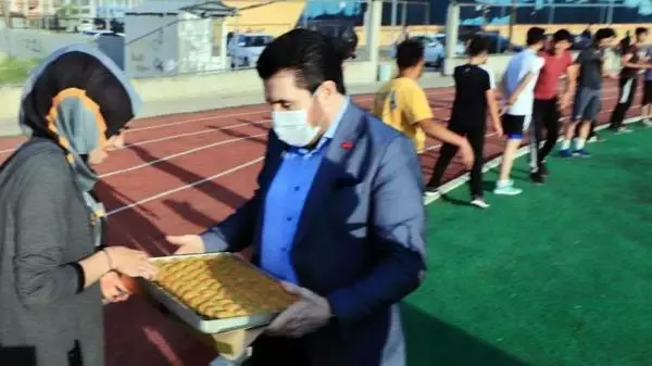 AĞRI BAŞKAN SAYAN: KÜRT GENÇLERİ BEYAZ KEFENLE MEZARA GİRMESİN, BEYAZ ÖNLÜKLE DOKTOR OLSUN