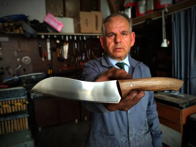 binlerce yıllık teknikle yapılan bıçak ve kılıçlar yok satıyor