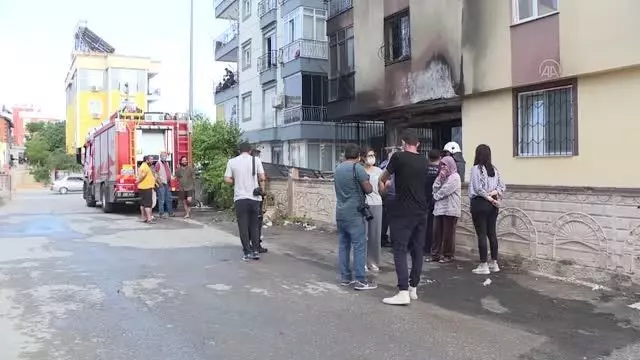 Son dakika... Bir evde meydana gelen patlamanın ardından çıkan yangında bir kişi yaralandı (2) Son dakika... Bir evde meydana gelen patlamanın ardından çıkan yangında bir kişi yaralandı (2)