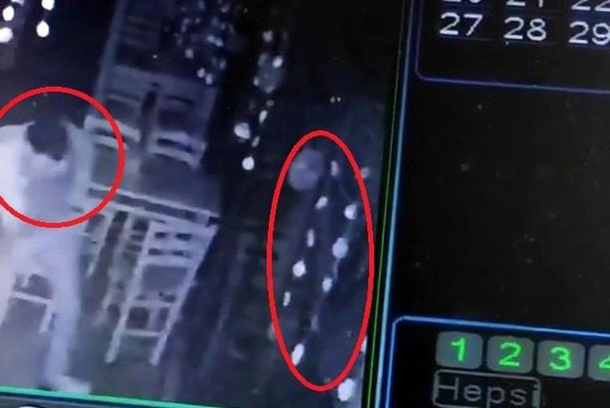 Cam kapıya çarpan vatandaşın o anları güvenlik kamerasına yansıdı