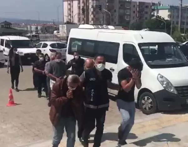 ÇANAKKALE'DE 10 İNSAN KAÇAKÇILIĞI ŞÜPHELİSİ ADLİYEDE ÇANAKKALE'DE 10 İNSAN KAÇAKÇILIĞI ŞÜPHELİSİ ADLİYEDE