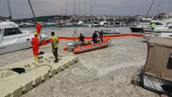 ÇANAKKALE'DE İLK GÜN DENİZDEN 17 TON MÜSİLAJ ÇEKİLDİ