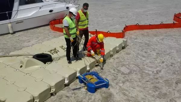 ÇANAKKALE'DE İLK GÜN DENİZDEN 17 TON MÜSİLAJ ÇEKİLDİ