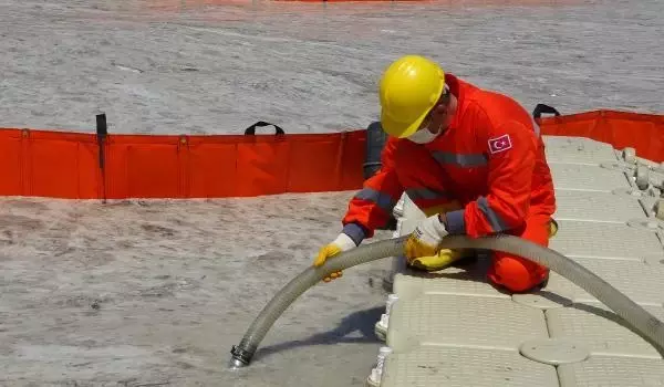 ÇANAKKALE'DE İLK GÜN DENİZDEN 17 TON MÜSİLAJ ÇEKİLDİ ÇANAKKALE'DE İLK GÜN DENİZDEN 17 TON MÜSİLAJ ÇEKİLDİ