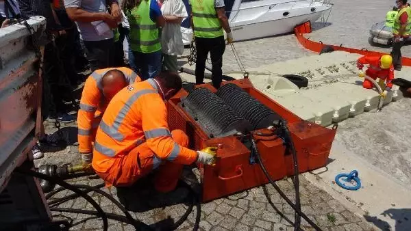 ÇANAKKALE'DE İLK GÜN DENİZDEN 17 TON MÜSİLAJ ÇEKİLDİ