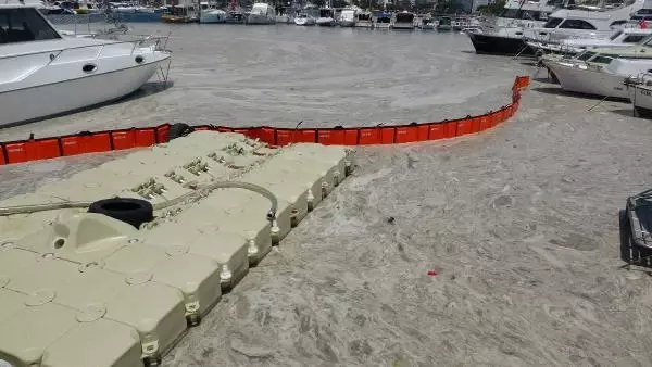 ÇANAKKALE'DE İLK GÜN DENİZDEN 17 TON MÜSİLAJ ÇEKİLDİ
