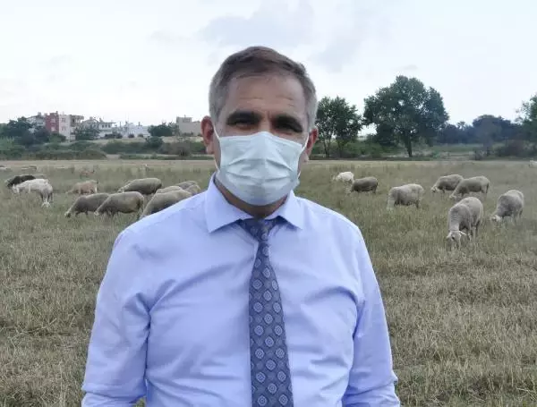 Çoban çifte sürünün başında aşı yapıldı
