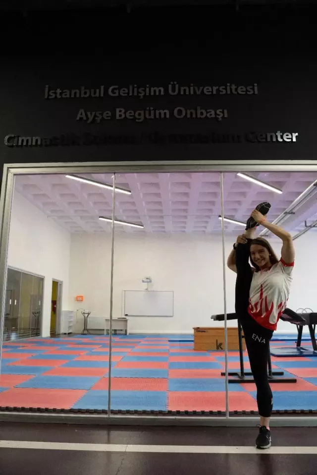 Dünya Şampiyonu Ayşe Begüm Onbaşı, adını üniversitesine yazdırdı