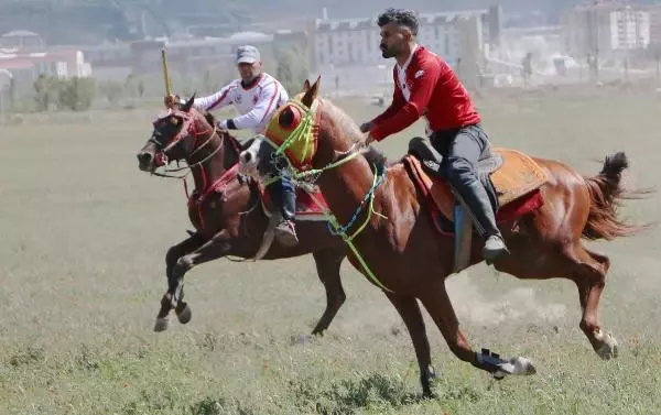 Erzurum'da cirit sporcuları yeniden sahalara döndü Erzurum'da cirit sporcuları yeniden sahalara döndü