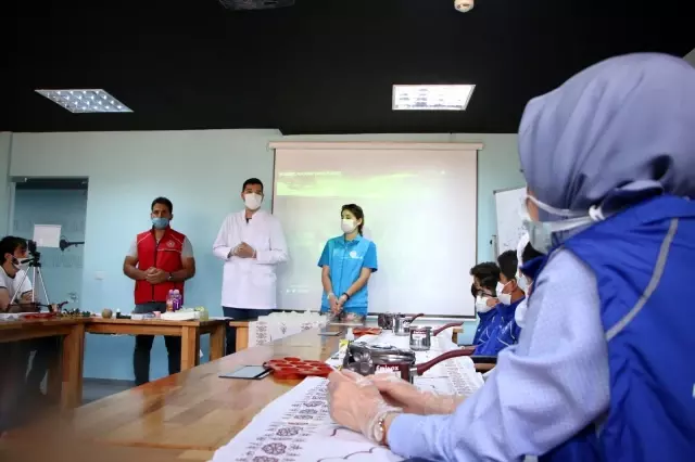 Gençlerin 'oyuncaklı sabun' fikri, el yıkama alışkanlığı kazandırıyor