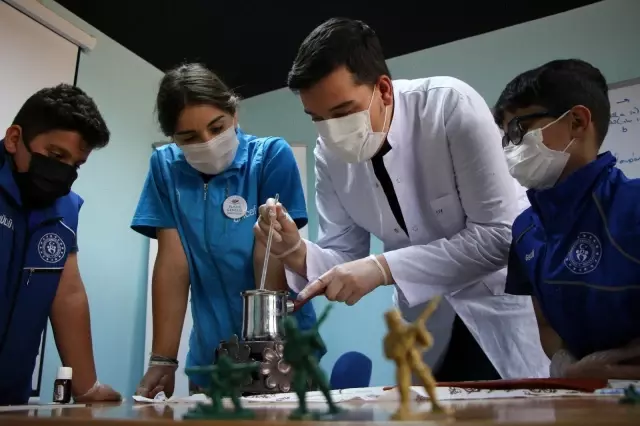 Gençlerin 'oyuncaklı sabun' fikri, el yıkama alışkanlığı kazandırıyor