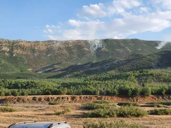 Görese Dağı'ndaki orman yangını 5'inci günde de sürüyor (2) Görese Dağı'ndaki orman yangını 5'inci günde de sürüyor (2)