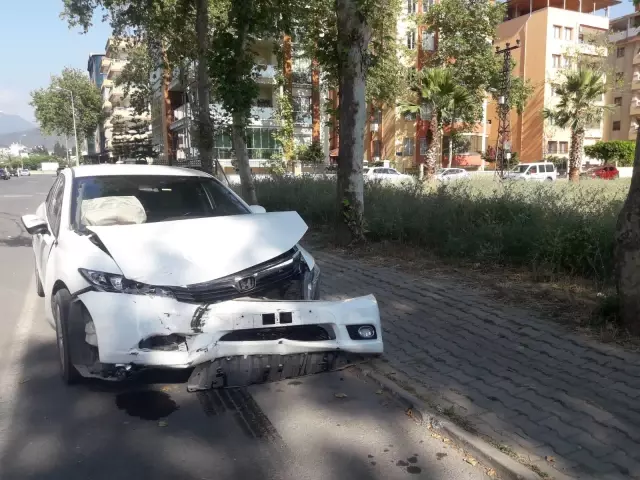 İki otomobil çarpıştı: 3 yaralı