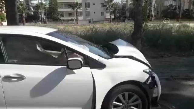 İki otomobil çarpıştı: 3 yaralı