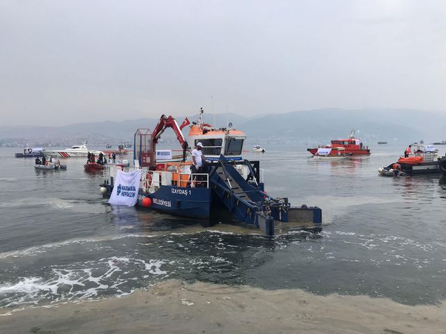 izmit korfezi nde musilaj temizleme calismasi 5 14187088 o
