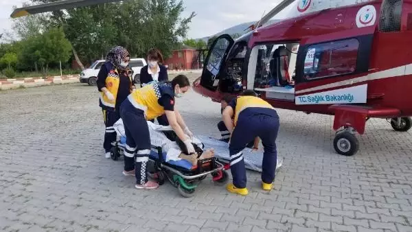 KÜTAHYA KANSER HASTASI, AMELİYATINA AMBULANS HELİKOPTERLE ULAŞTIRILDI KÜTAHYA KANSER HASTASI, AMELİYATINA AMBULANS HELİKOPTERLE ULAŞTIRILDI
