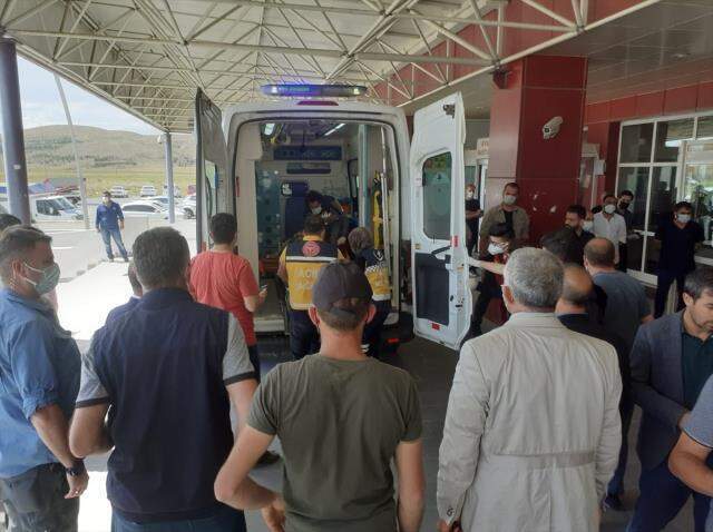 Kars'ta askeri araç kaza yaptı: 2 ölü, 2'si asker 3 yaralı
