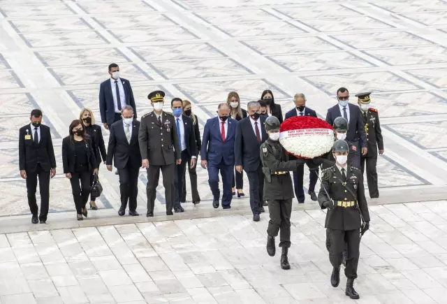 KKTC Cumhuriyet Meclisi Başkanı Sennaroğlu, Anıtkabir'i ziyaret etti
