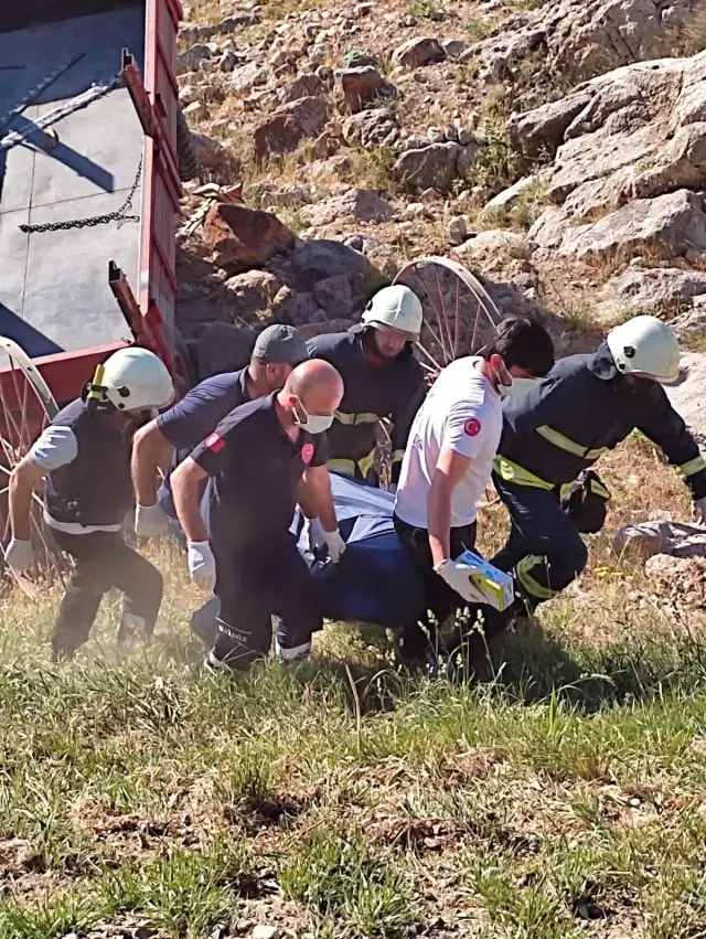 Kontrolden çıkan traktör uçuruma yuvarlandı: 1 ölü