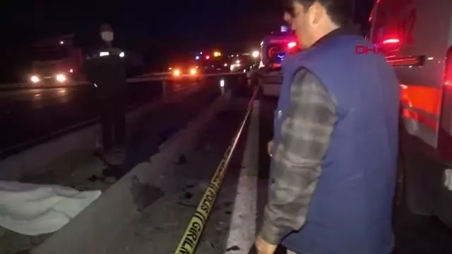 KONYA-OTOMOBİL, KAMYONLA ÇARPIŞTI: 2 ÖLÜ, 1 YARALI KONYA-OTOMOBİL, KAMYONLA ÇARPIŞTI: 2 ÖLÜ, 1 YARALI