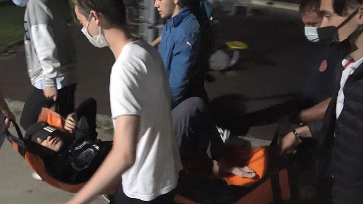 Lösemi hastası genç yan bakma tartışmasında sırtından bıçaklandı