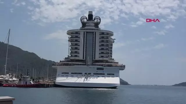 MUĞLA 'YÜZEN KASABA', MARMARİS'E DEMİR ATTI