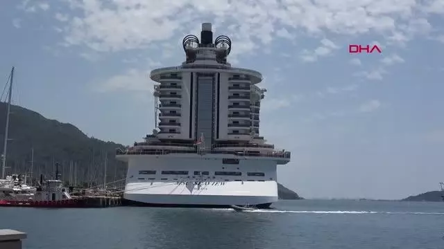 MUĞLA 'YÜZEN KASABA', MARMARİS'E DEMİR ATTI